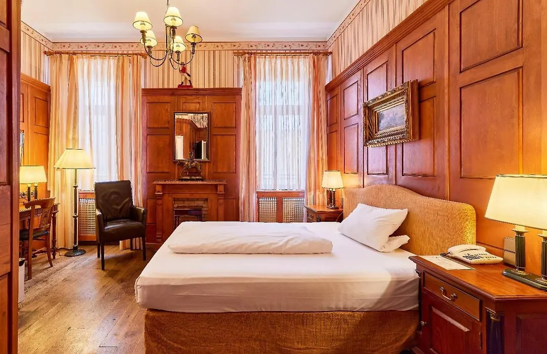 Hip Hotel-1